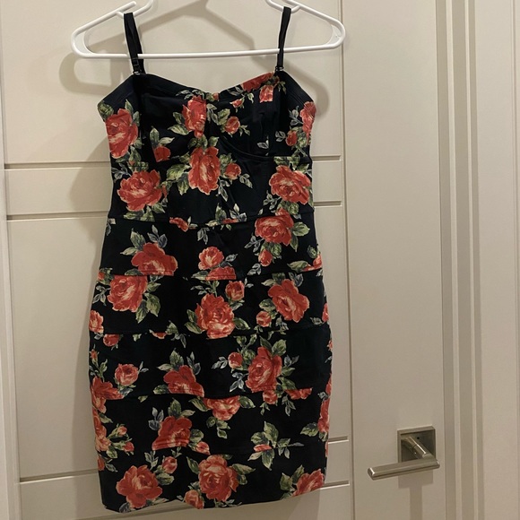 Aritiziq Talula Floral Dress size M excellent condition bodycon dress - Picture 1 of 4